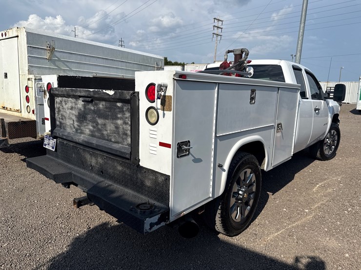 2011-chevrolet-2500-image-7