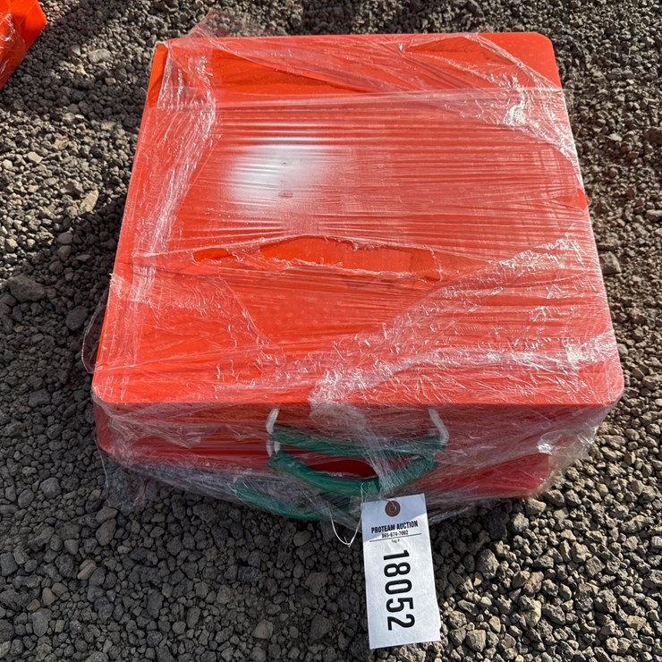 #1081 • QTY(4) 18" CRANE PADS