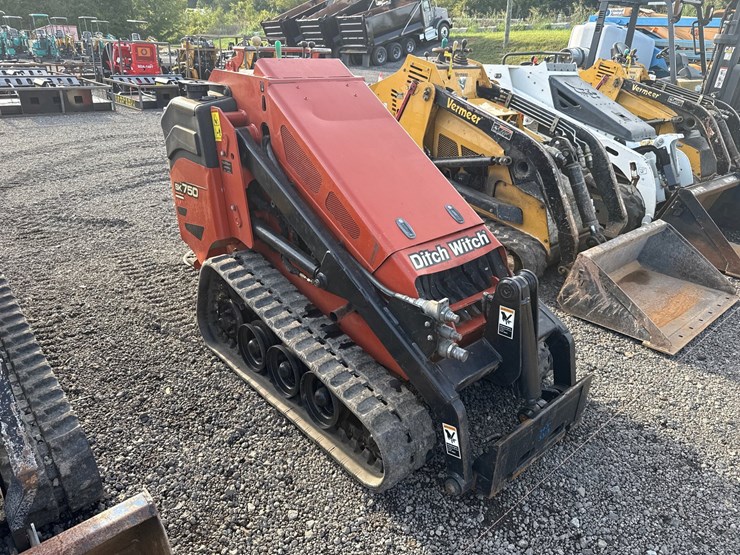 2015-ditch-witch-sk750-image-3