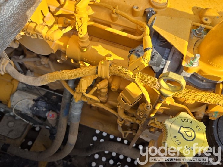 2019-deere-210g-lc-image-65