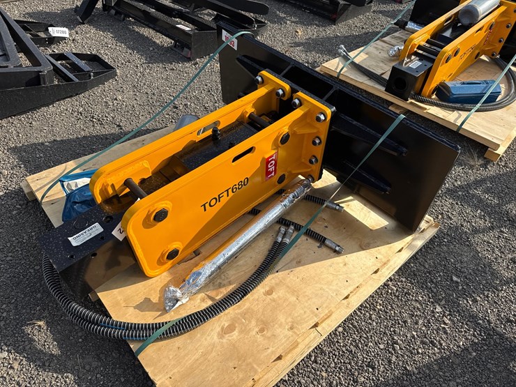 #1093-•-toft-skid-steer-hyd-breaker-image-2