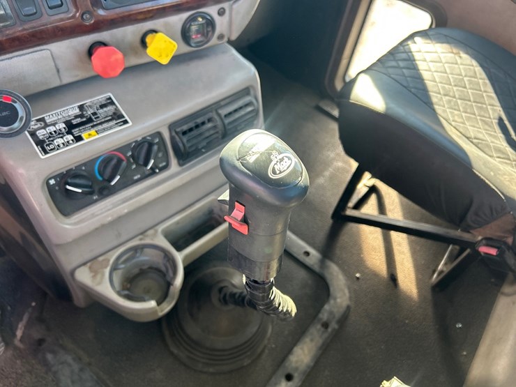 2004-mack-ch613-image-62