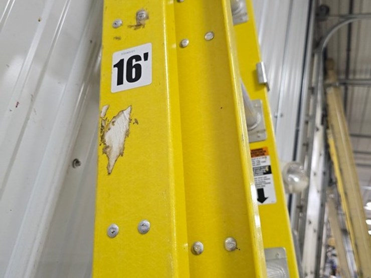 #9744-•-louisville-16'-extension-ladder-image-6