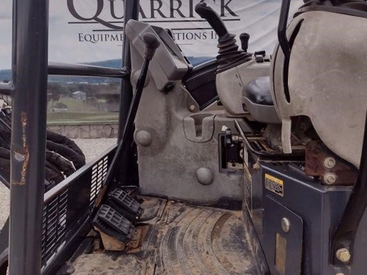 2016-deere-35g-image-11