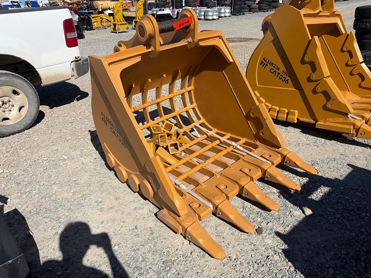 caterpillar-320-image-4