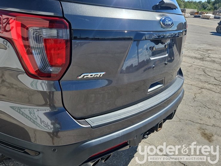 2019-ford-explorer-image-32