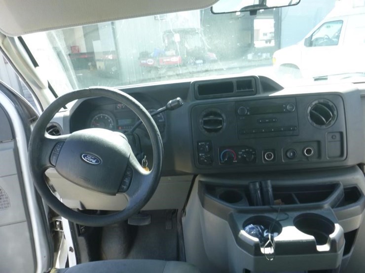 2009-ford-econoline-350-image-8