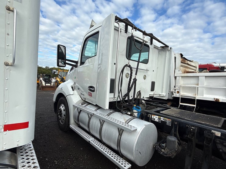 2017-kenworth-t680-image-10