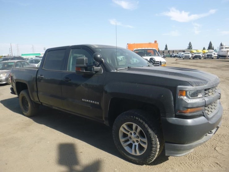 2018-chevrolet-1500-image-2