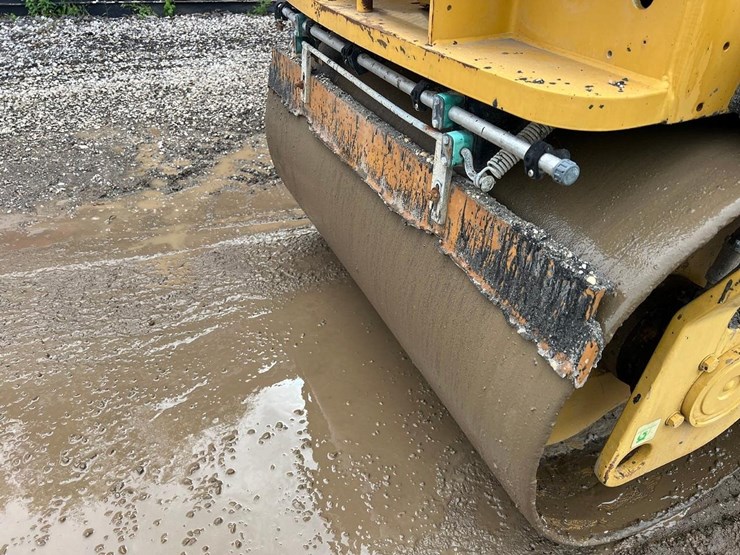 2010-caterpillar-cb34xw-image-12