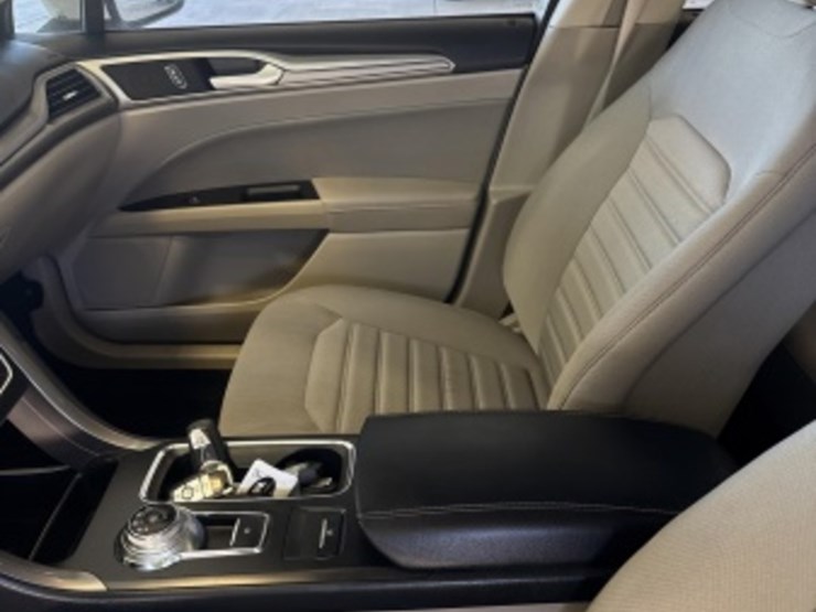 2019-ford-fusion-sdn-image-21