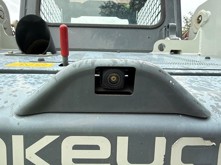 2021-takeuchi-tl8-image-16