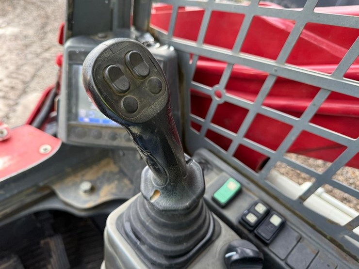 2020-takeuchi-tl8-image-23
