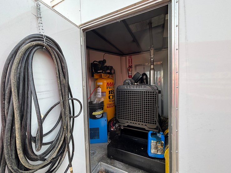 #1321-•-2021-diamond-cargo-enclosed-trailer-with-spray-foam-business-equipment-(no-title)-image-14