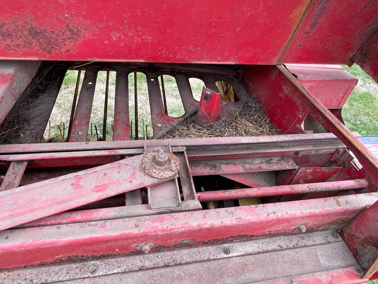 new-holland-hayliner-273-image-17