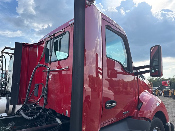 2019-kenworth-t680-image-6