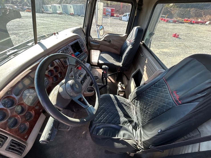 2004-mack-ch613-image-60