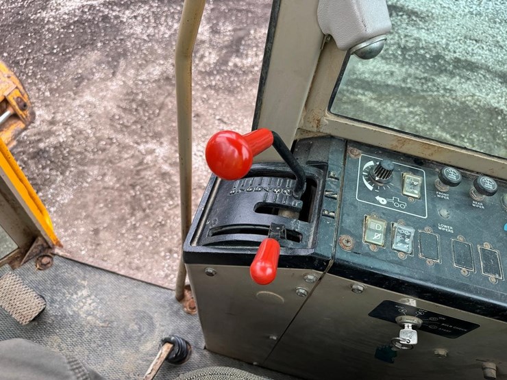 deere-672b-image-26