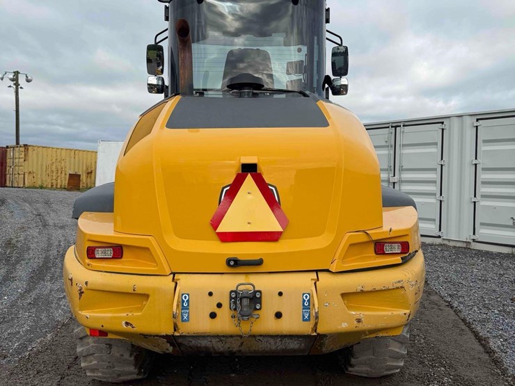 2021-deere-344l-image-4