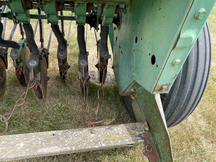 john-deere-12-image-15