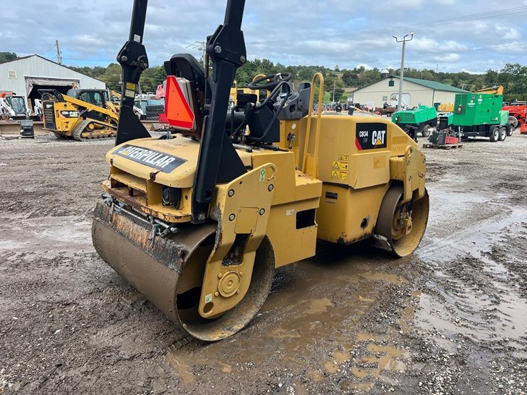 2010-caterpillar-cb34xw-image-6