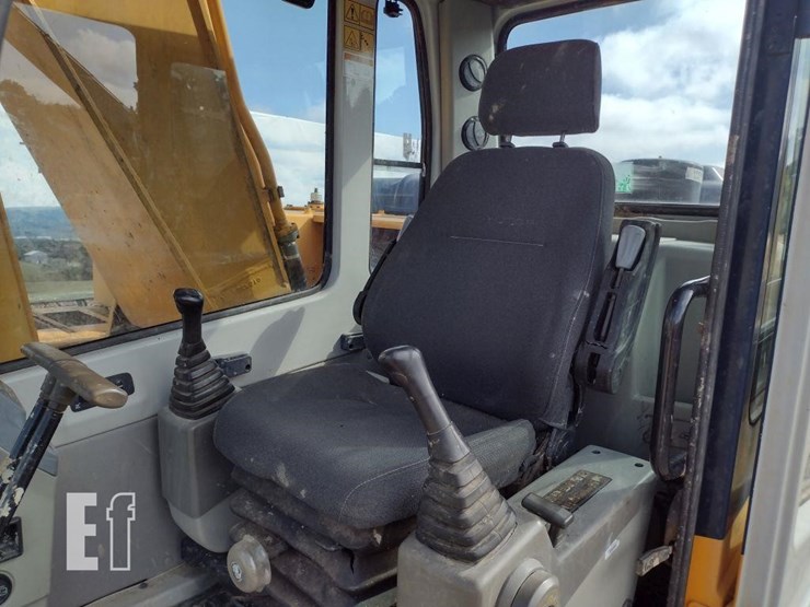 hyundai-robex-210-lc-7-image-12