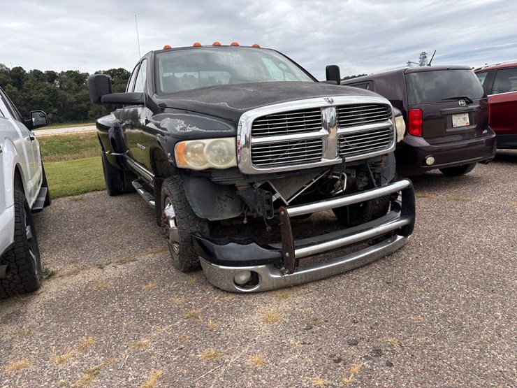 2004-dodge-3500-image-3