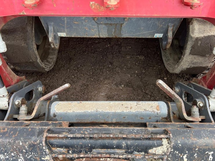 2021-takeuchi-tl8-image-12
