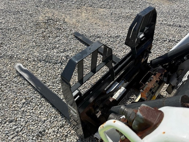 bobcat-42"-skid-steer-pallet-forks-image-6