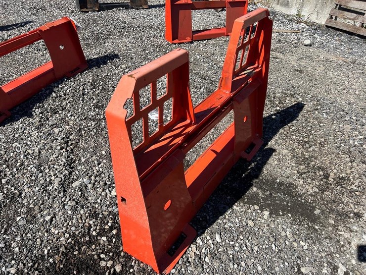 walk-through-skid-steer-fork-frame-backing-plate-image-3