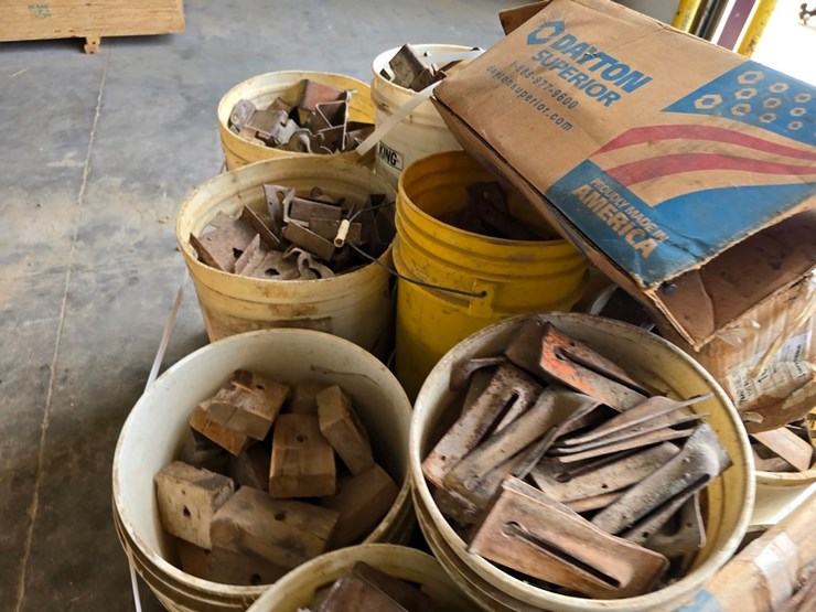 #9757-•-cement-form-clamps-image-8