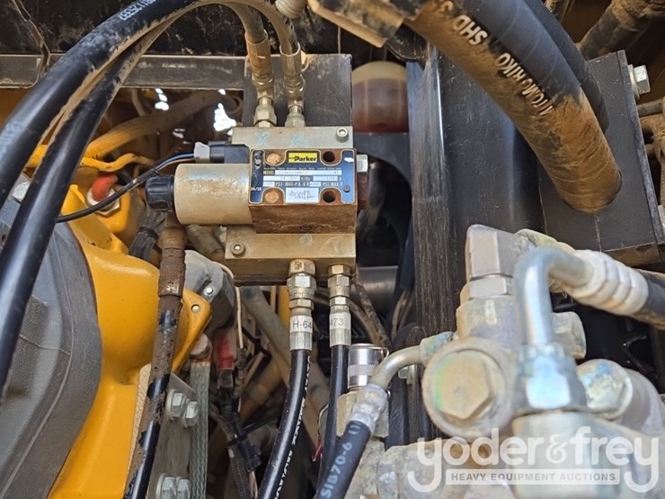 2019-deere-210g-lc-image-47
