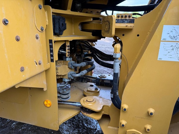 2017-caterpillar-930m-image-12