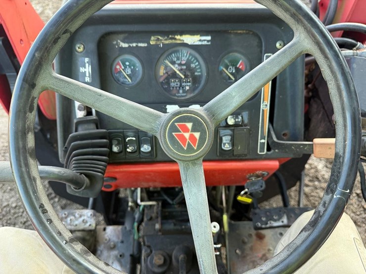 massey-ferguson-451-image-23