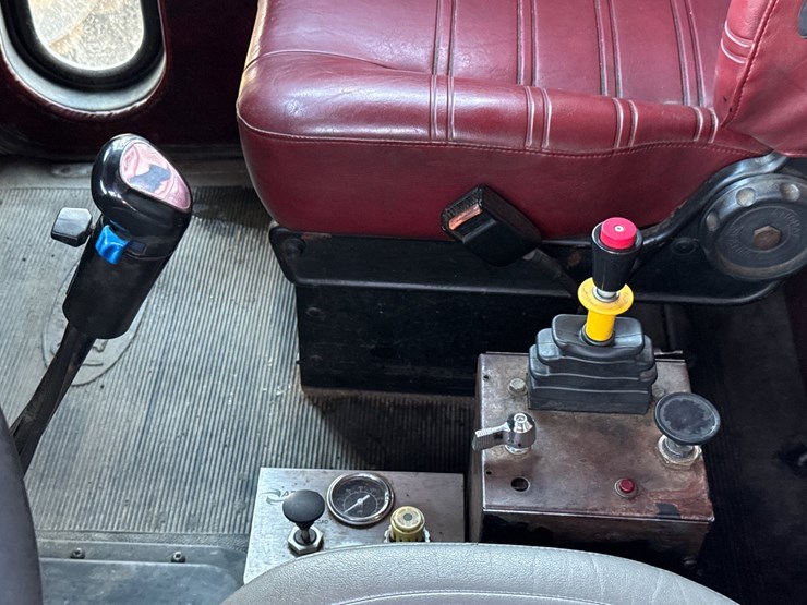 2001-peterbilt-379-image-16