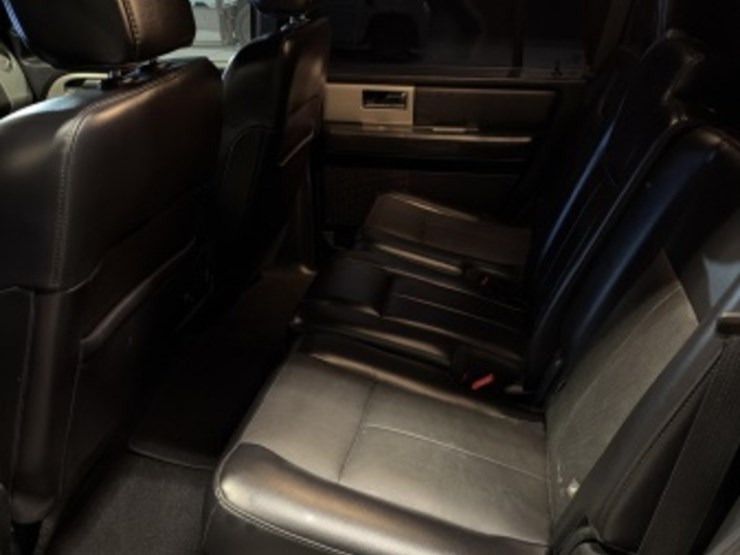 2016-ford-expedition-image-25