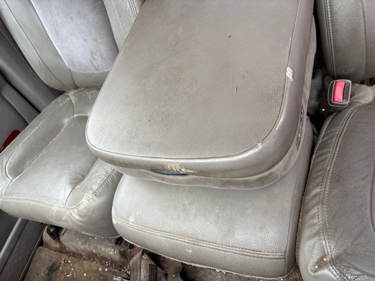2004-dodge-3500-image-31