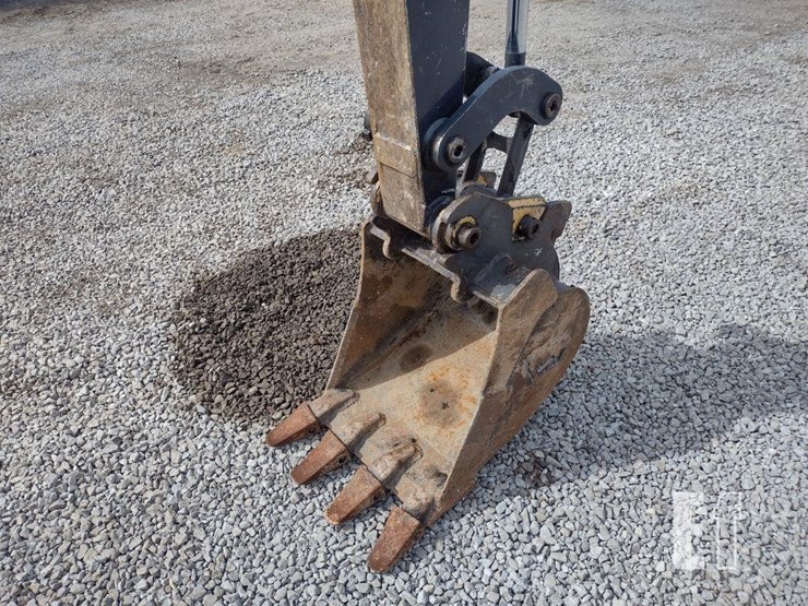 2021-deere-35g-image-24