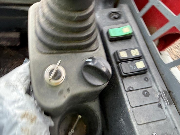 2020-takeuchi-tl8-image-24