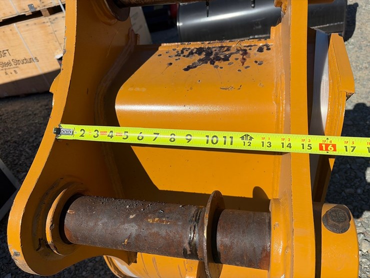caterpillar-320-image-6