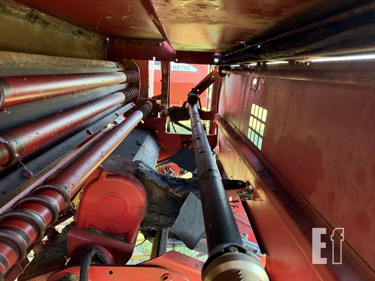 new-holland-br7090-image-36