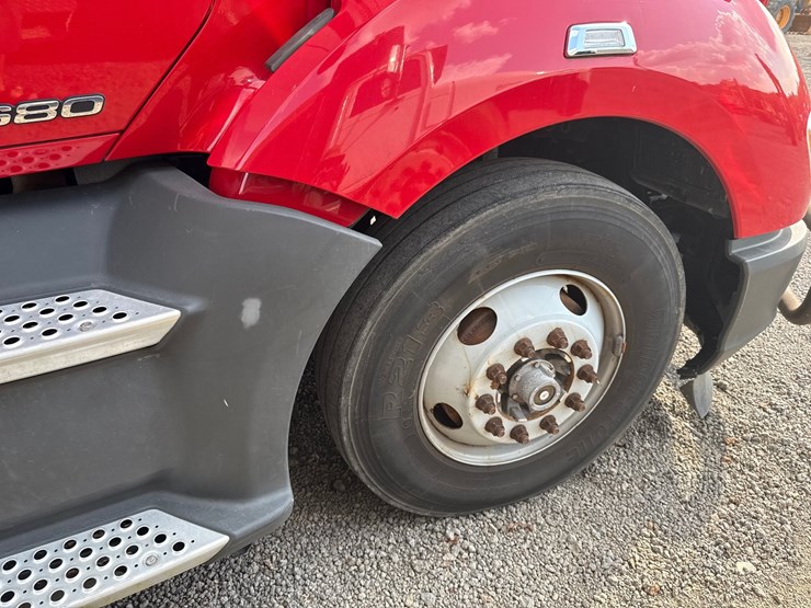 2019-kenworth-t680-image-4