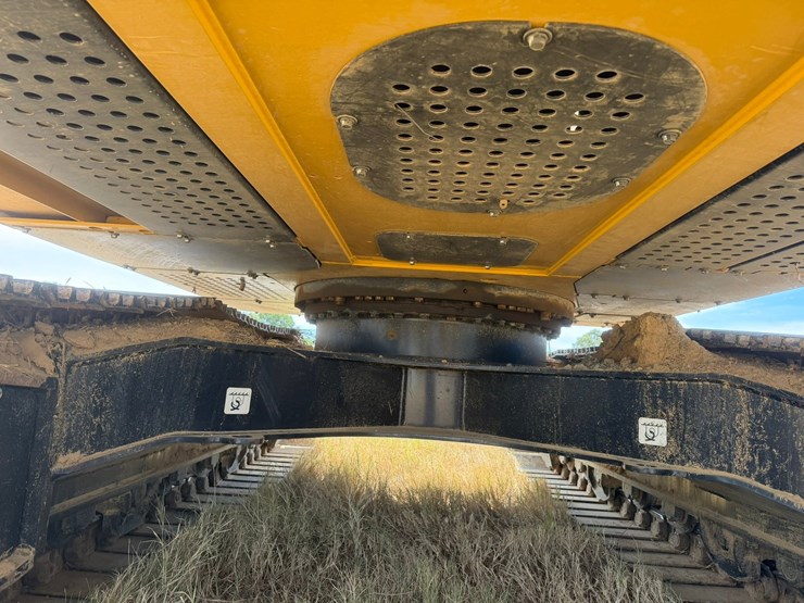 2024-deere-210g-lc-image-51