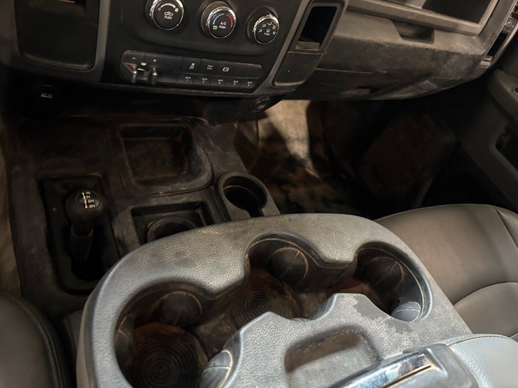 2015-dodge-ram-3500-image-30