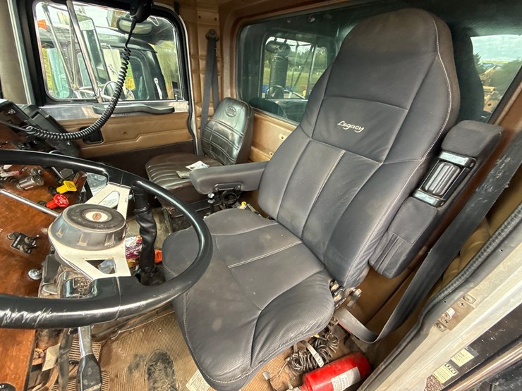 1997-peterbilt-378-image-15