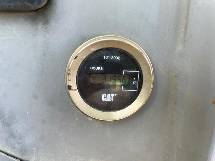 2004-caterpillar-d3g-xl-image-19