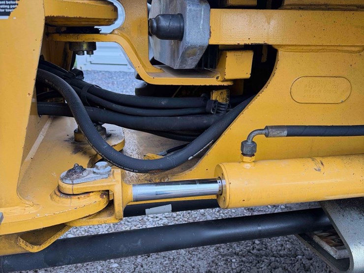 2013-deere-244j-image-17