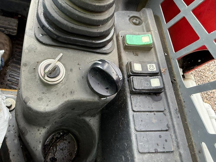 2020-takeuchi-tl8-image-24