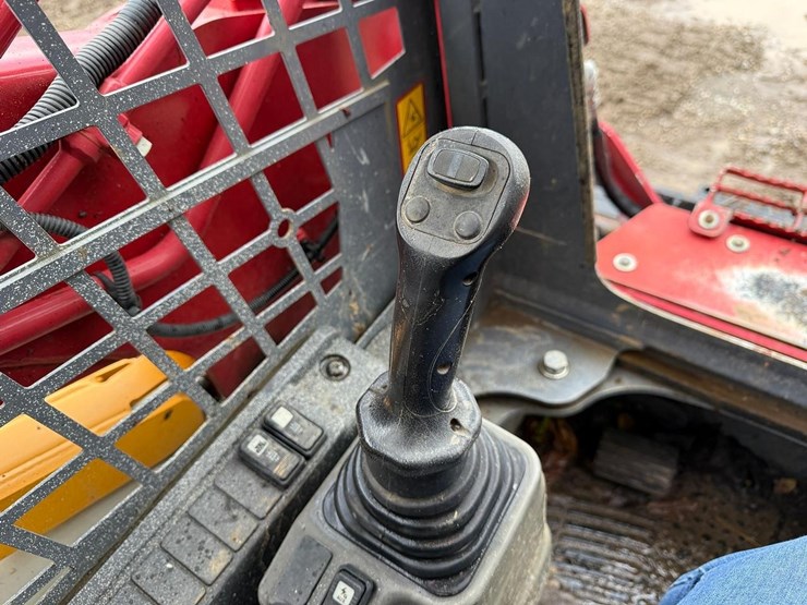 2021-takeuchi-tl8-image-26