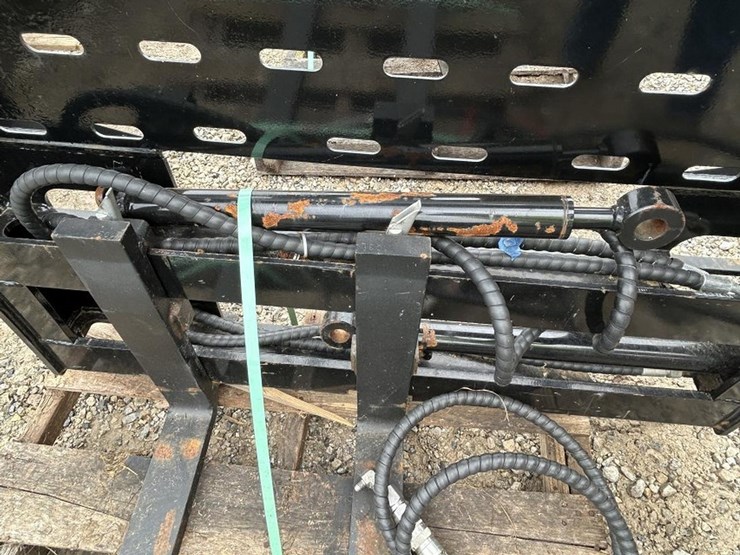 giyi-60"-side-shift-pallet-forks-image-7